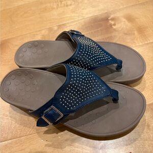 Vionic Capitola navy blue leather gold studded  thong sandals sz 8